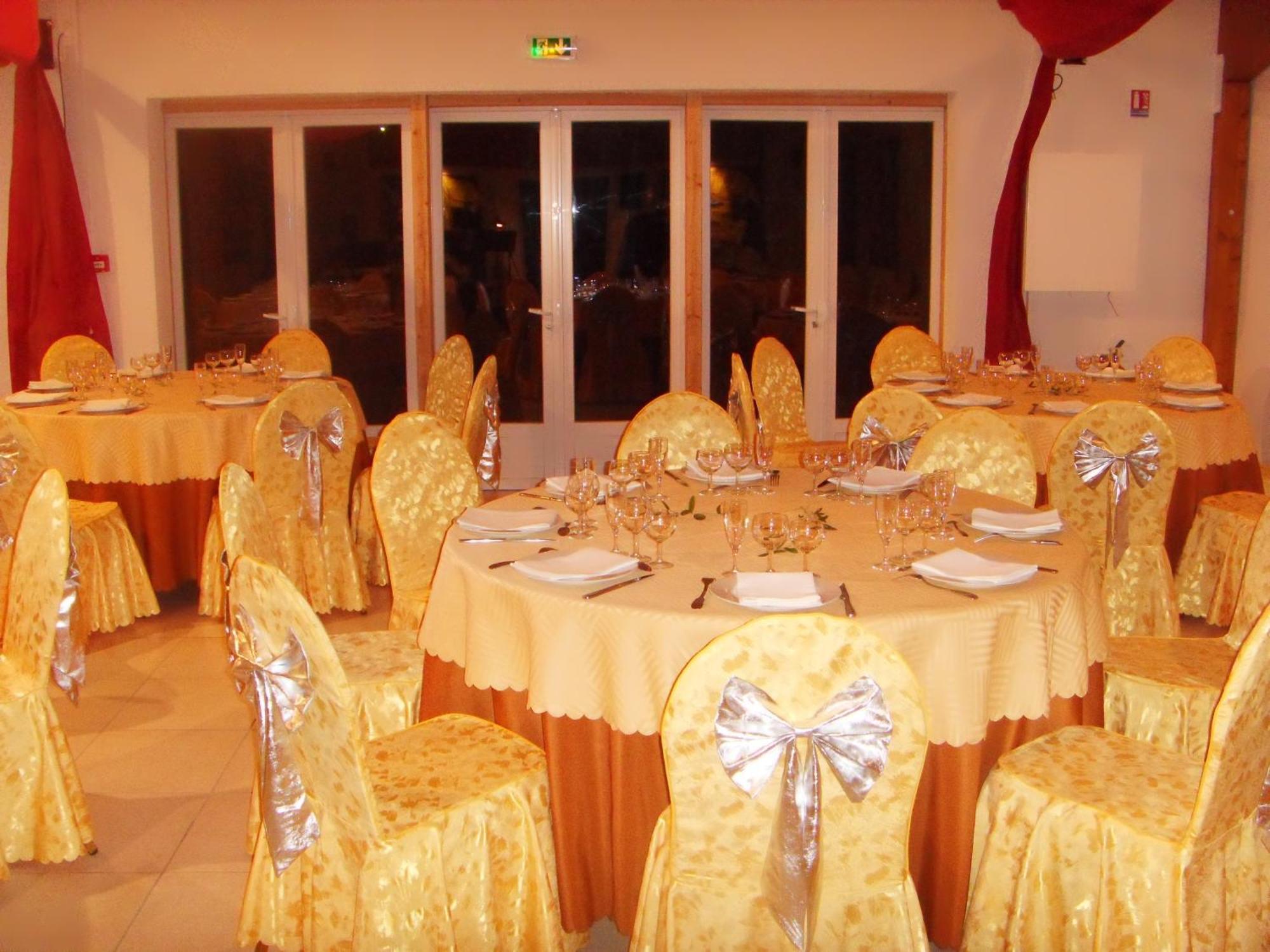 Hotel Eco Logis Espace Bellevue Séméac Екстериор снимка