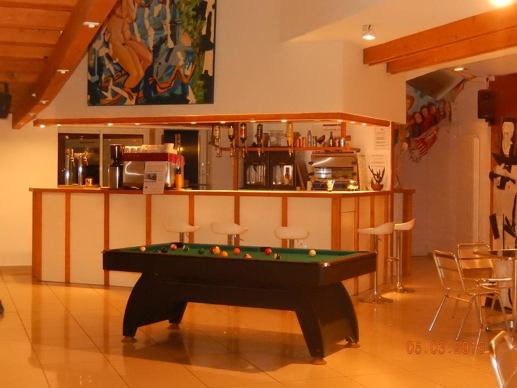 Hotel Eco Logis Espace Bellevue Séméac Екстериор снимка