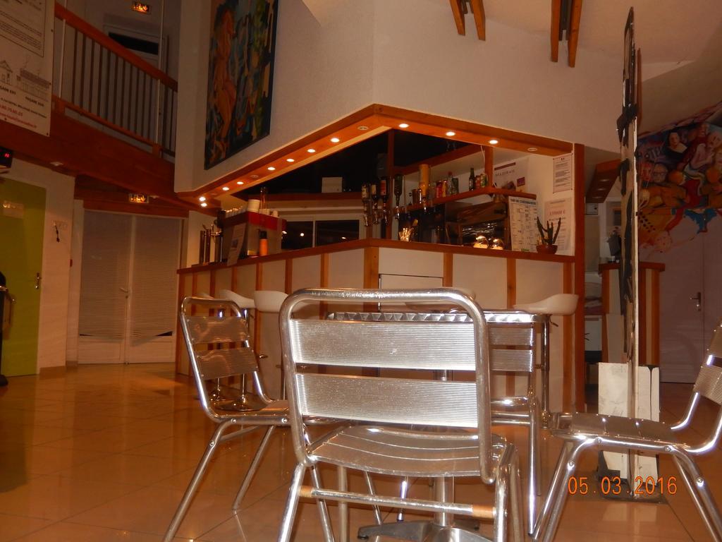 Hotel Eco Logis Espace Bellevue Séméac Екстериор снимка