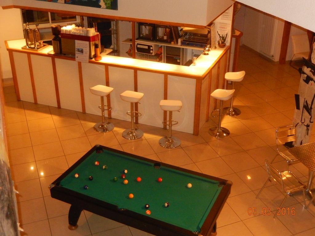 Hotel Eco Logis Espace Bellevue Séméac Екстериор снимка