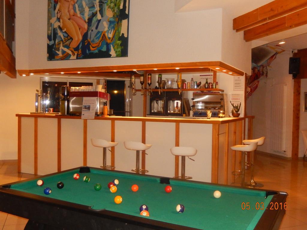 Hotel Eco Logis Espace Bellevue Séméac Екстериор снимка