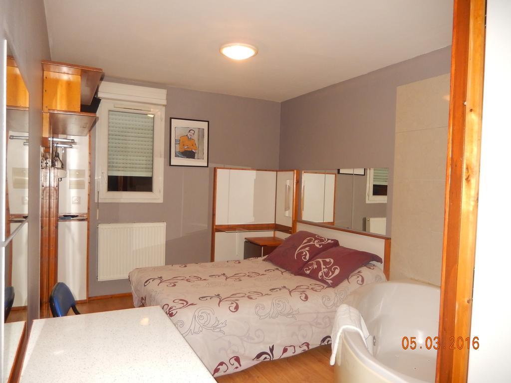 Hotel Eco Logis Espace Bellevue Séméac Екстериор снимка