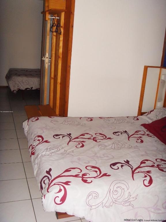 Hotel Eco Logis Espace Bellevue Séméac Стая снимка