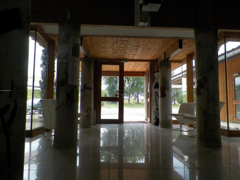 Hotel Eco Logis Espace Bellevue Séméac Екстериор снимка