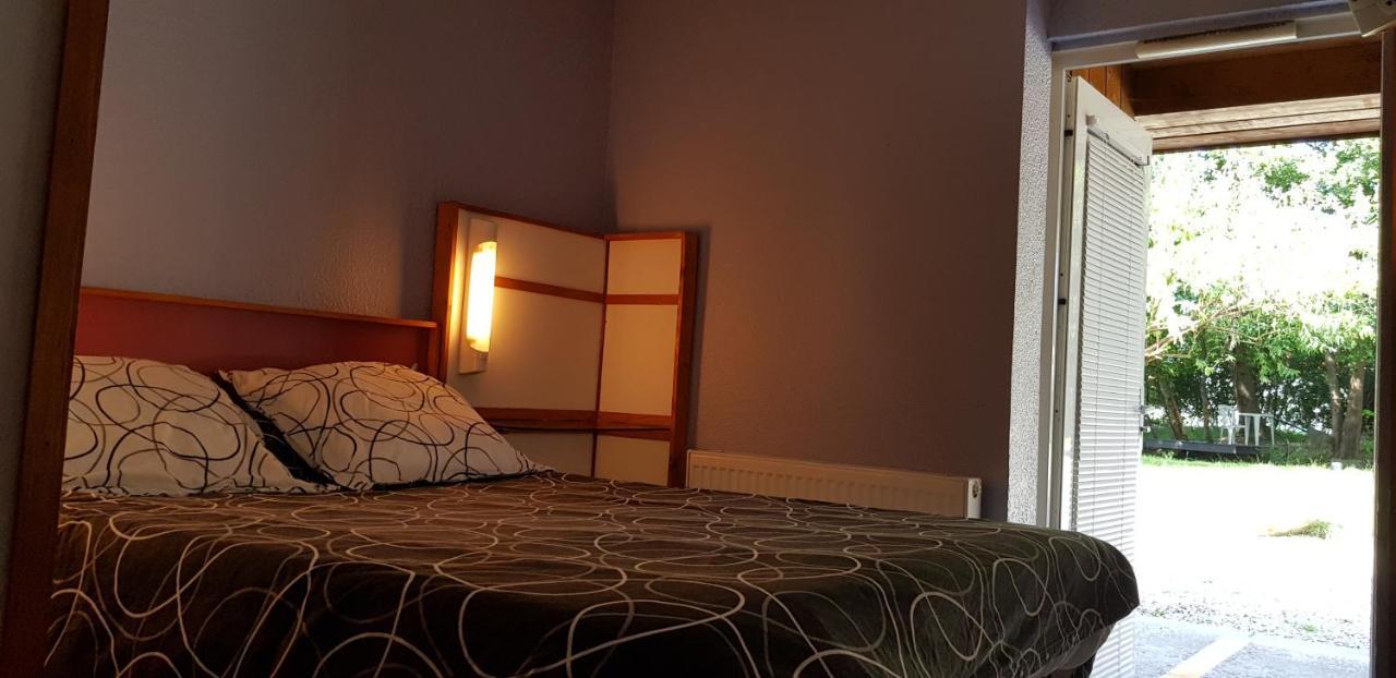 Hotel Eco Logis Espace Bellevue Séméac Екстериор снимка