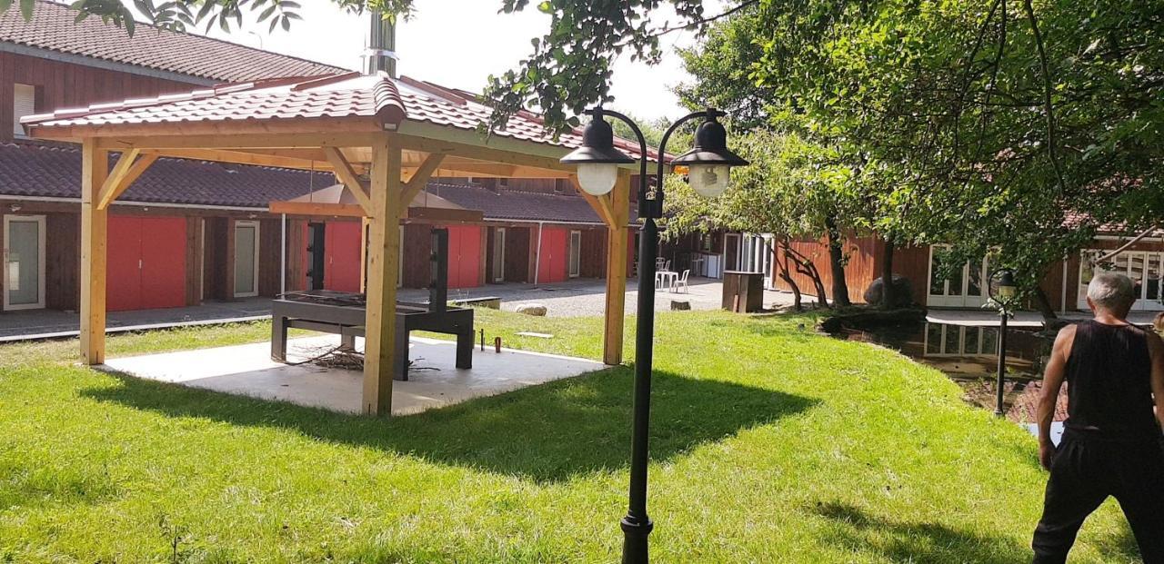 Hotel Eco Logis Espace Bellevue Séméac Екстериор снимка