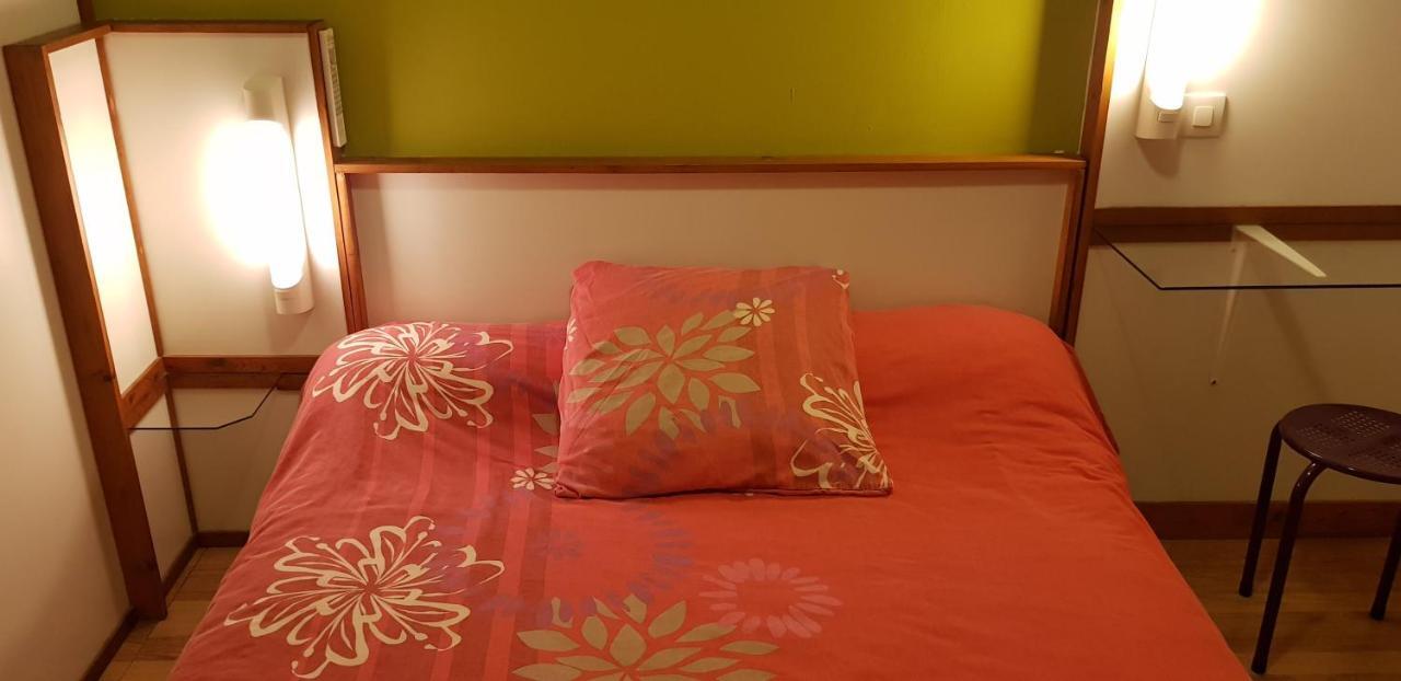 Hotel Eco Logis Espace Bellevue Séméac Екстериор снимка