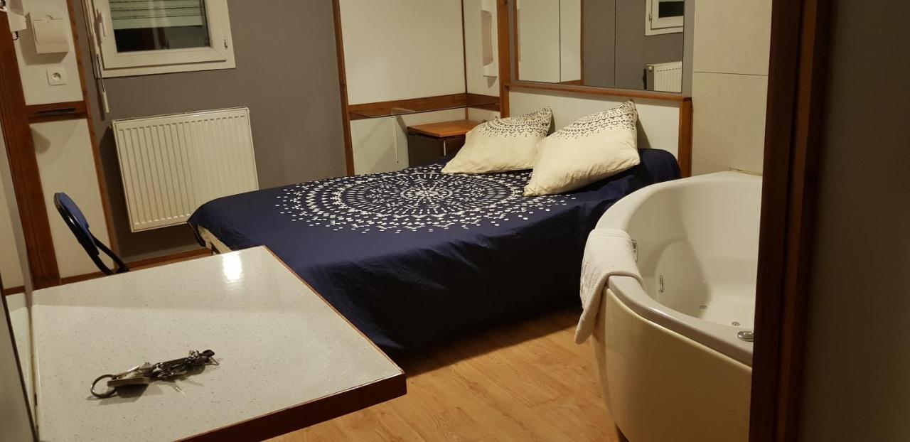 Hotel Eco Logis Espace Bellevue Séméac Екстериор снимка