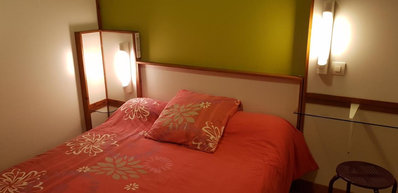 Hotel Eco Logis Espace Bellevue Séméac Екстериор снимка