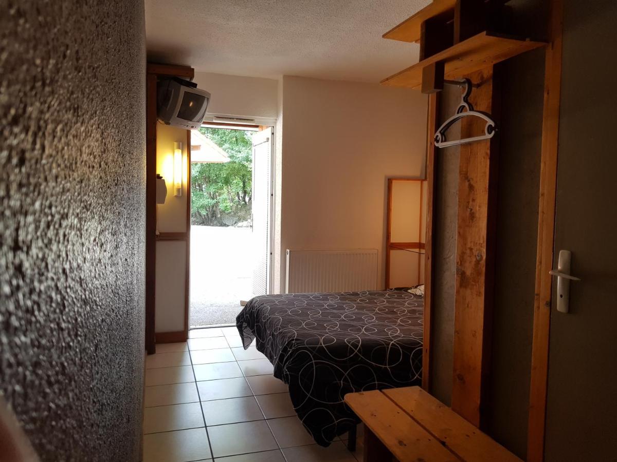Hotel Eco Logis Espace Bellevue Séméac Екстериор снимка
